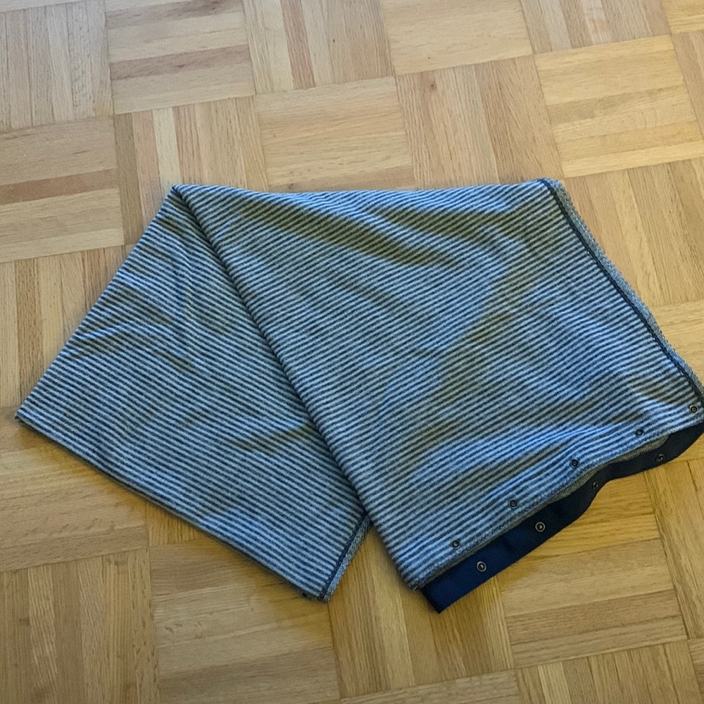 Blue striped lululemon vinyasa scarf